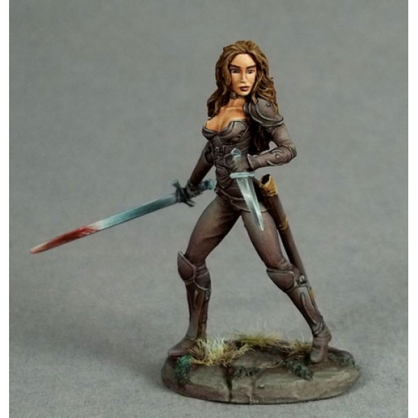 Dark Sword Miniatures Visions In Fantasy Female Rogue Dual Wield